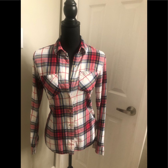 SO Tops - Plaid bottom up shirt, front pockets, very soft